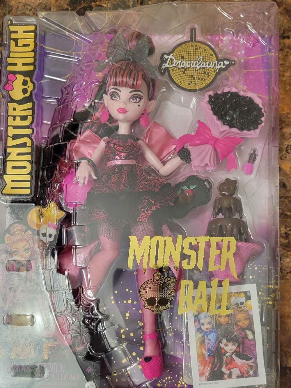 Monster High Draculaura Monster Ball NIB